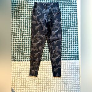 SOUL brand, modern graphic, perfect conditin workout leggings